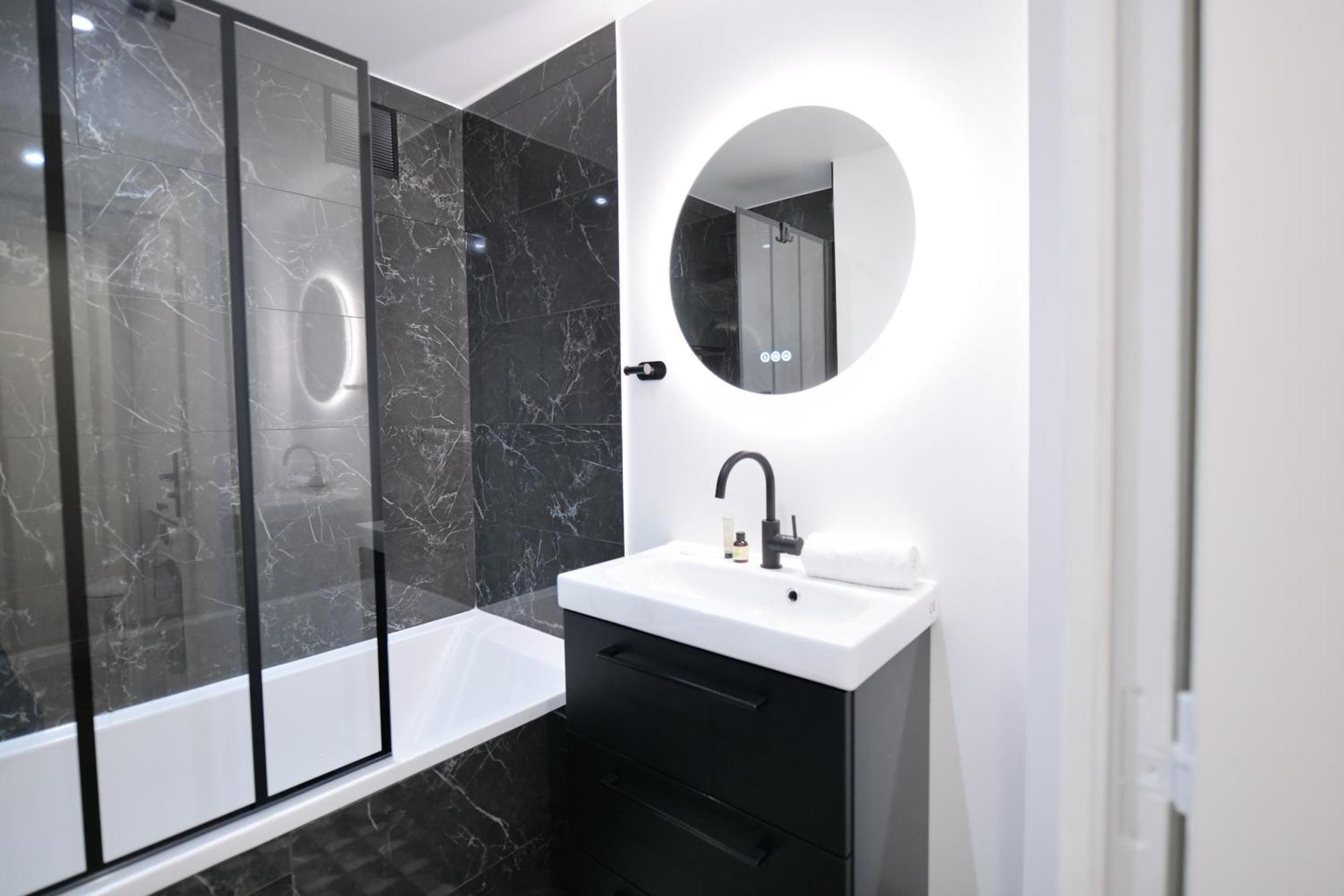 Montmartre Marvel! Designer Apartment Near Metro Paris Eksteriør bilde